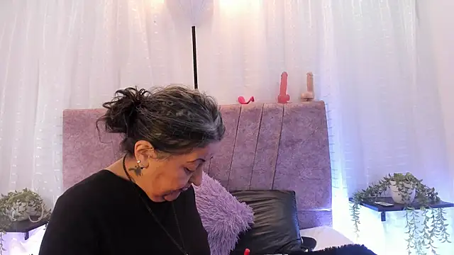 Victoriaa Anderson online show from April 1, 2:14 pm