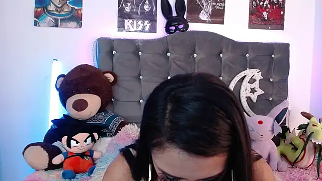 lunabritton1 online show from March 12, 4:15 am