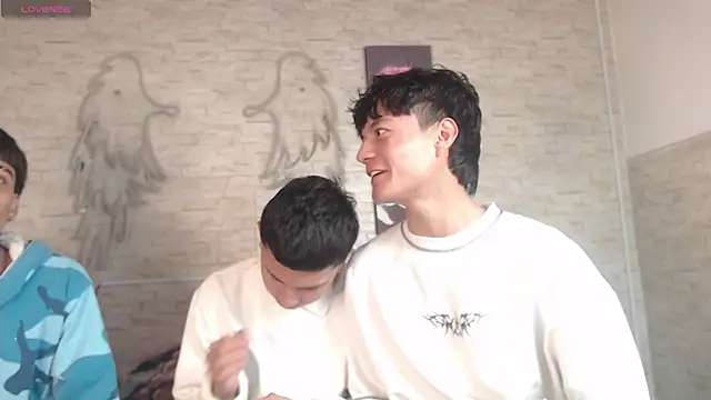 axel milo kairo and noa online show from December 3, 3:20 am