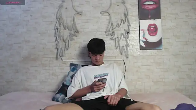 axel milo kairo and noa online show from March 7, 9:11 pm