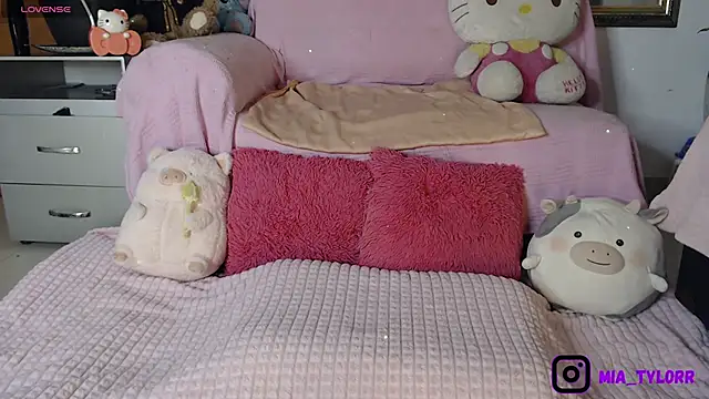 Mia Tylorr online show from November 18, 9:27 pm