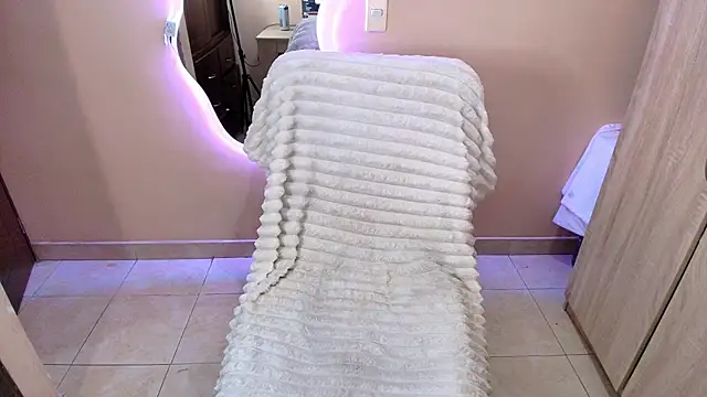 catte jensen online show from December 2, 4:25 am