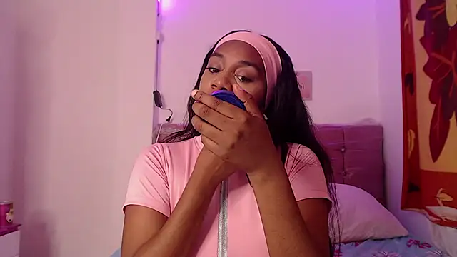 AishaOwens online show from February 13, 9:27 pm