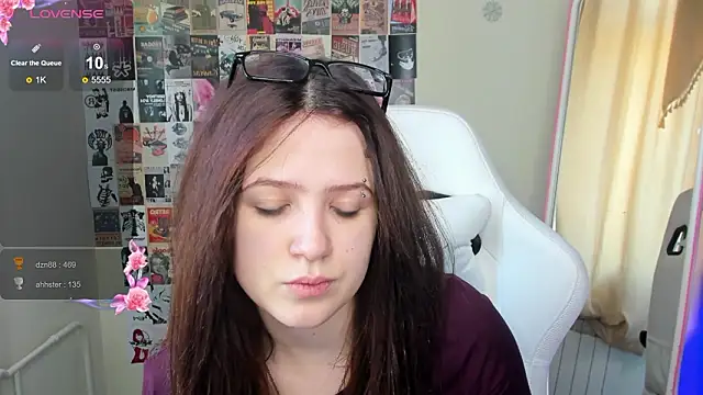 Anora Miller online show from February 13, 9:11 am