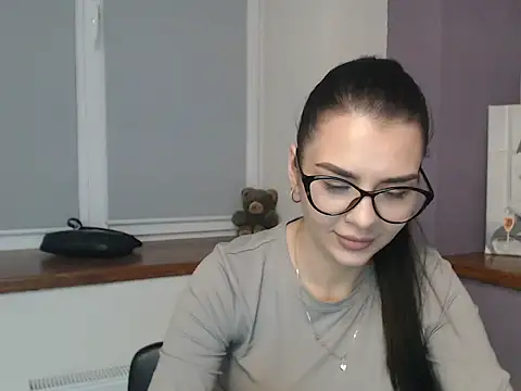 divina kira online show from November 26, 8:15 am