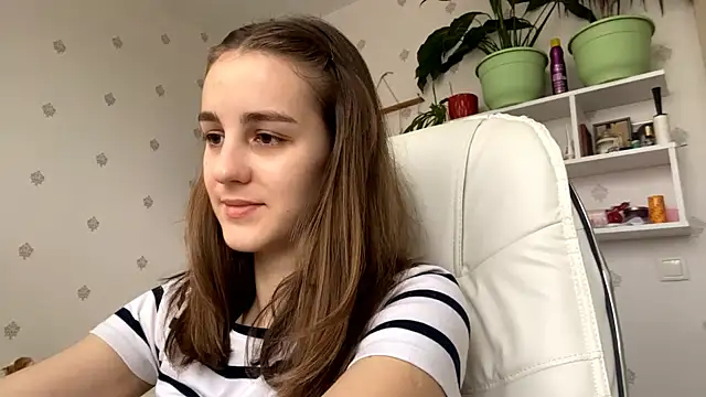 SweetieKatie online show from December 1, 8:18 am