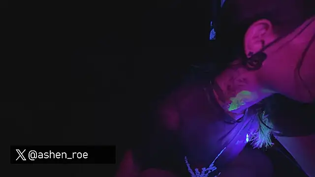 AshenRoe online show from March 1, 1:00 pm