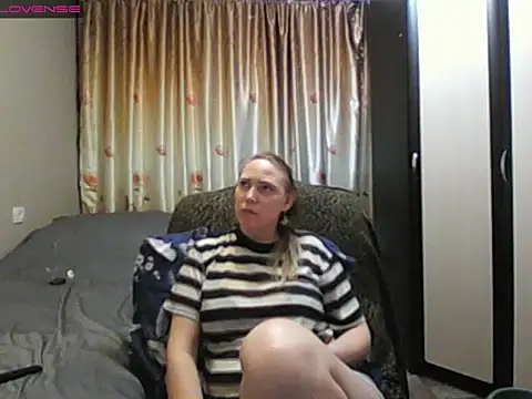 JenniDeep online show from April 11, 5:38 pm