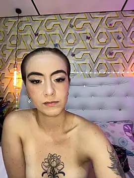 MelanyyJhonson15 online show from April 17, 2:35 am