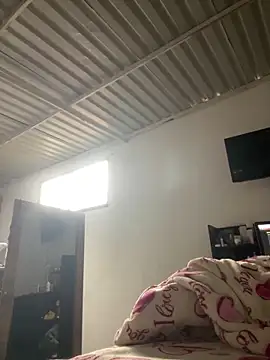 julianlondo111 online show from December 5, 1:45 pm