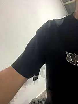 julianlondo111 online show from December 23, 5:11 am