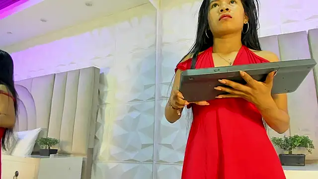 roxyflame  online show from March 10, 11:25 am