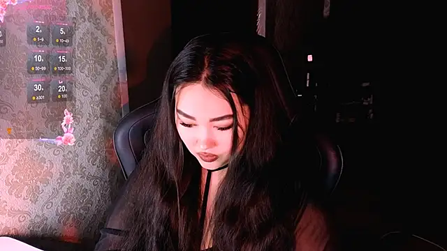 Emma Uilson online show from April 6, 10:00 pm