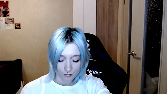 SophiaLur online show from November 17, 4:30 pm