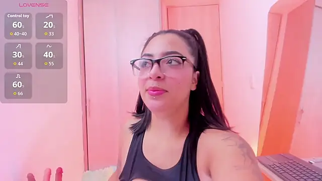 evelisse  online show from June 28, 3:46 am