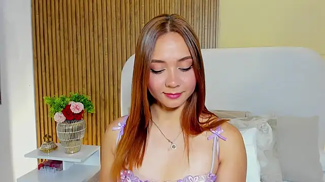 LondraBlush online show from April 10, 2:01 pm