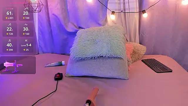 paula desire online show from December 4, 8:20 pm