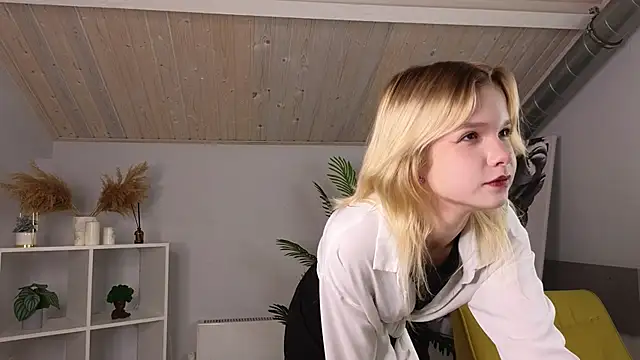 PhillisEsplin online show from November 18, 1:56 pm