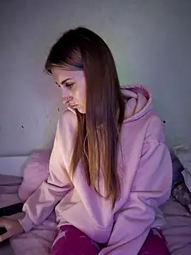 carolinakis  online show from February 18, 8:41 pm