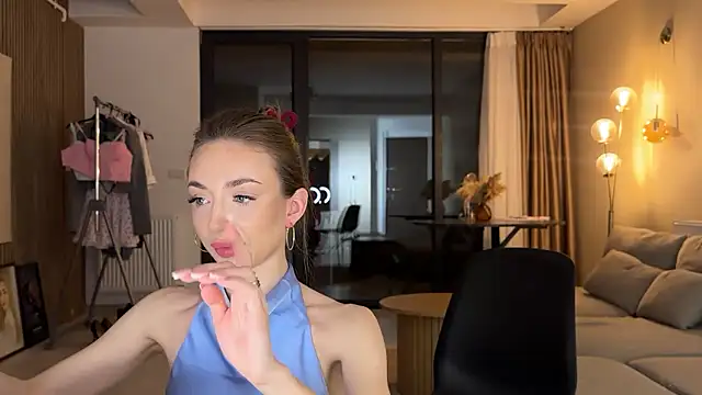 Jolienne online show from March 21, 9:31 pm