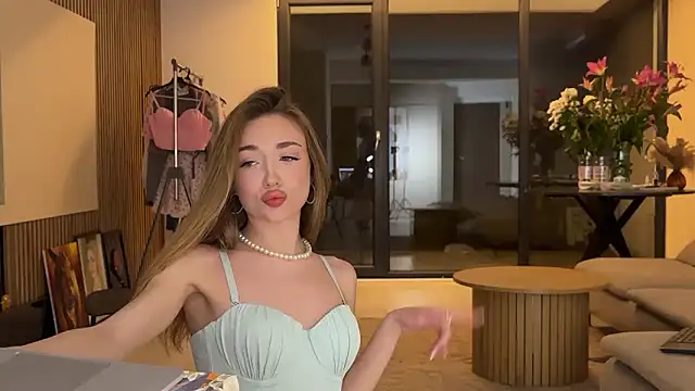 Jolienne online show from March 12, 8:44 pm