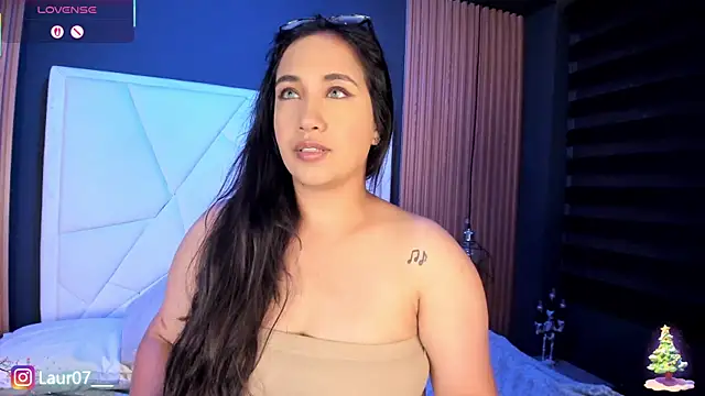 Lauroberts7 online show from December 16, 3:45 am