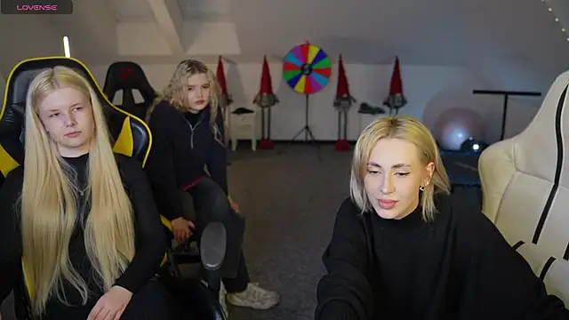 Kara cat online show from December 5, 3:24 pm