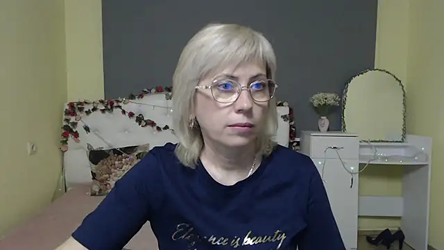 LaurenWishy online show from March 29, 5:17 am