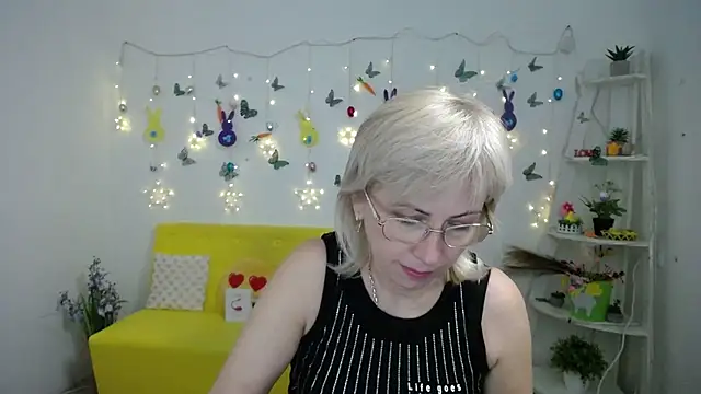 LaurenWishy online show from April 8, 11:56 am