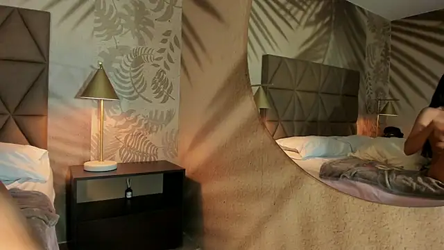 IsabelaStefano online show from March 2, 7:15 am