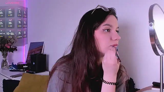 miabellee online show from December 23, 9:35 am