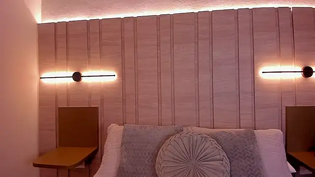 Zoe Mendez online show from February 8, 12:31 pm