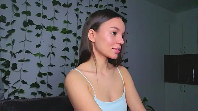 Tiffany Sweetie online show from April 6, 3:13 pm