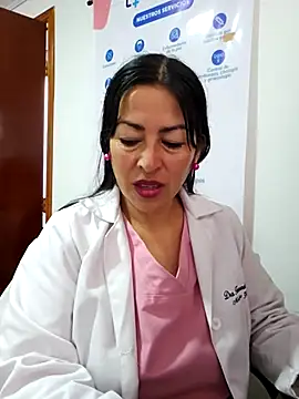 JustSamantha  online show from April 12, 11:35 am