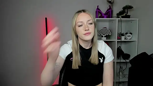 EvelynBlond online show from March 9, 6:27 am