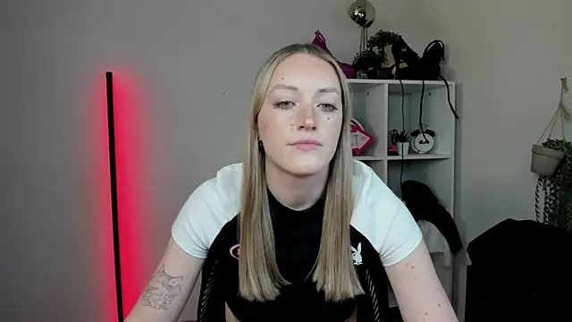 EvelynBlond online show from April 1, 1:41 pm