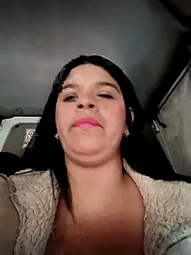 Layla-daring online show from January 9, 9:30 pm