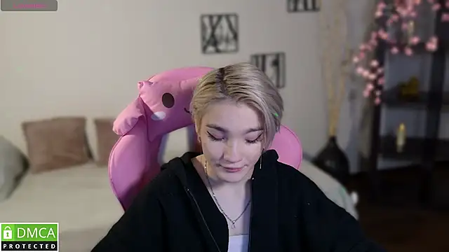 Megan Lora online show from November 24, 2:57 am