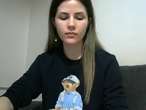 Erii18 online show from November 30, 8:35 pm