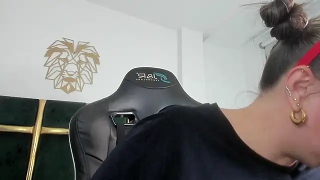 Sophiie Rouse  online show from December 2, 2:35 am