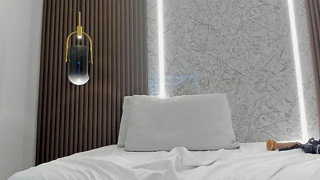 mia dollce online show from January 9, 6:01 pm