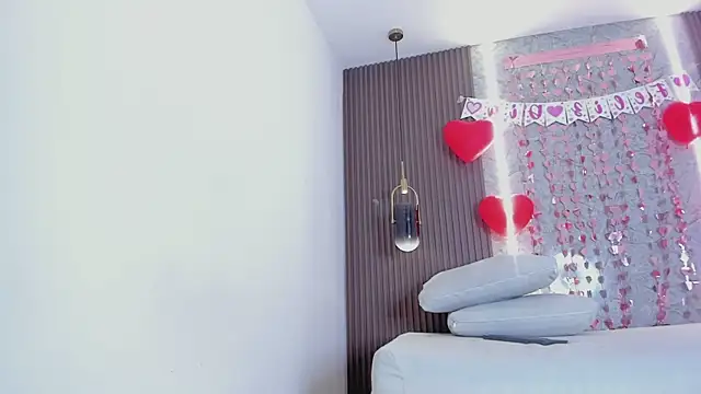 mia dollce online show from February 10, 11:02 am