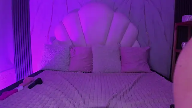 BonsMoon online show from November 27, 7:50 pm