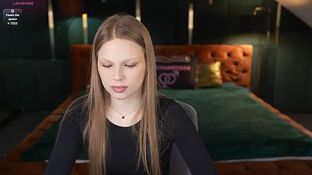 Charlotte Dreams online show from March 27, 11:55 am