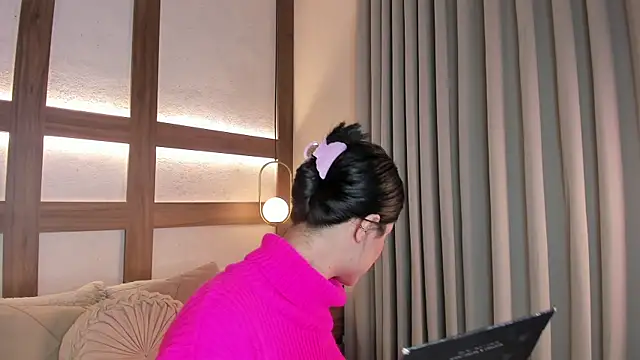 SarhaVega online show from April 5, 1:54 pm