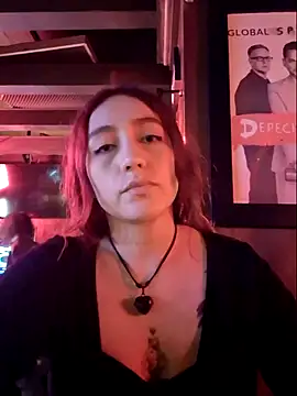 Eveeelyn25 online show from April 2, 1:47 am