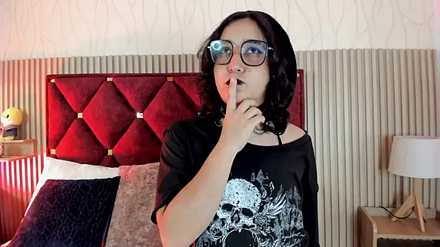 Kiri Velvet online show from June 25, 3:28 am