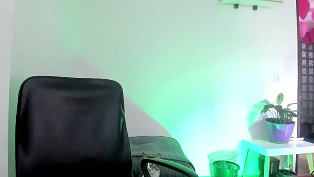 MaddieHunter online show from February 2, 2:49 pm