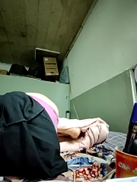 LianLaz online show from March 8, 12:42 pm