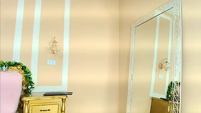 HallieStone online show from December 16, 3:07 pm